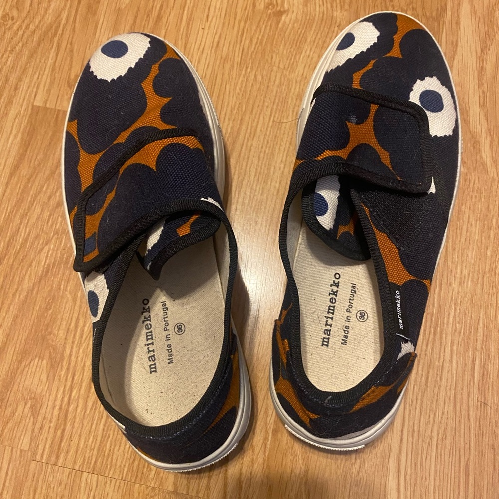 Adorable platform sneakers